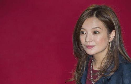 娱乐吃瓜女艺人被踩,吃瓜女艺人遭遇踩踏事件，真相揭秘