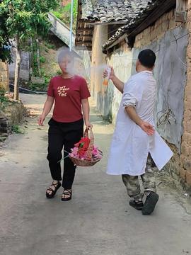 山村女孩马百娟娱乐吃瓜,山村女孩马百娟的娱乐吃瓜日常