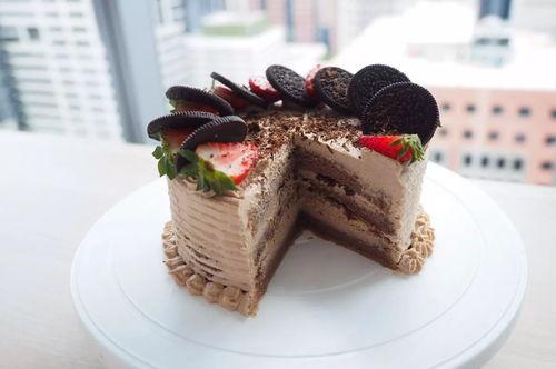 娱乐吃瓜酱哥哥切蛋糕