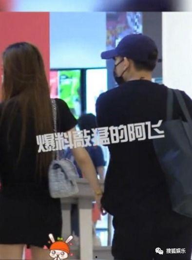 娱乐吃瓜拍到恋情,当红明星甜蜜恋情曝光，甜蜜瞬间被吃瓜群众捕捉